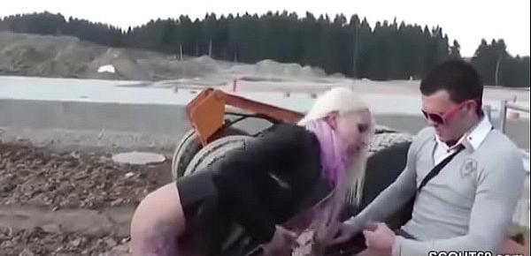 Geiler Teeny mit dicken Titten laest sich von Fremden Ficken